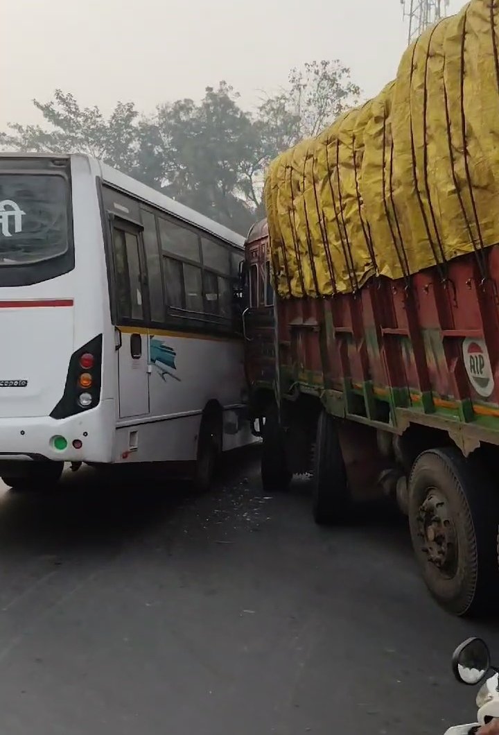 NSU कॉलेज बस दुर्घटना, चार छात्र हुए घायल…