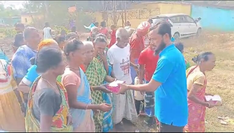 Jamshedpur News : भूख मुक्त भारत अभियान, नवददी पाड़ा में जरूरतमंदों को भोजन वितरण, पयामे इंसानियत का नेक कदम