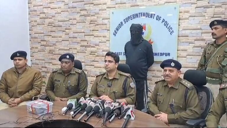 वरिष्ठ पुलिस अधीक्षक की गुप्त सूचना पर सोनारी में छापामारी, नशीली दवाइयों और शराब के साथ एक गिरफ्तार