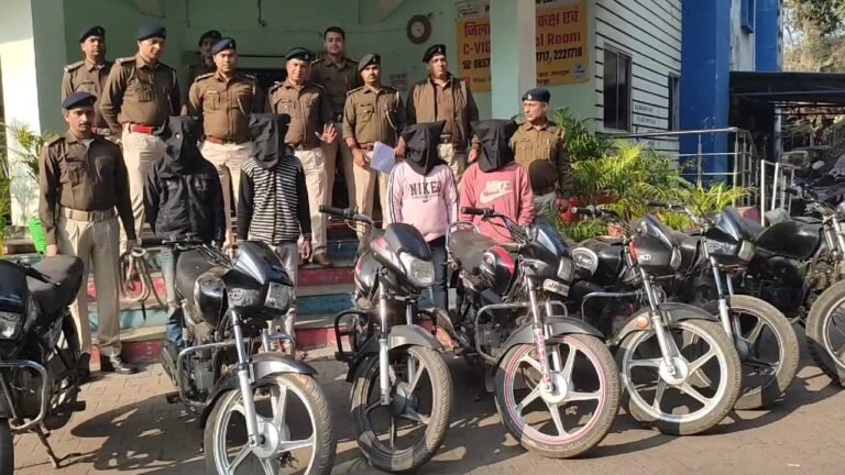 Jamshedpur पुलिस ने चोरी की बाइक के साथ 4 अपराधी को किया गिरफ्तार