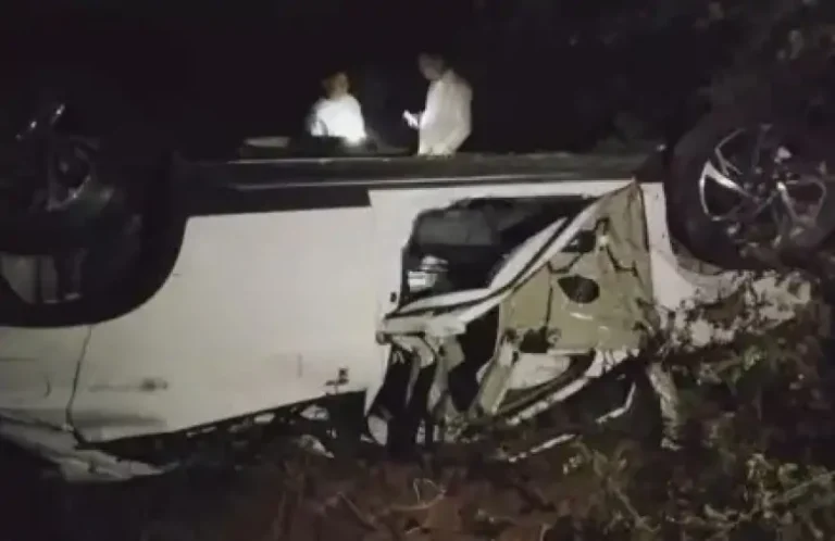 कदमा थाना क्षेत्र में सड़क हादसा, पलटी कार 4 घायल…