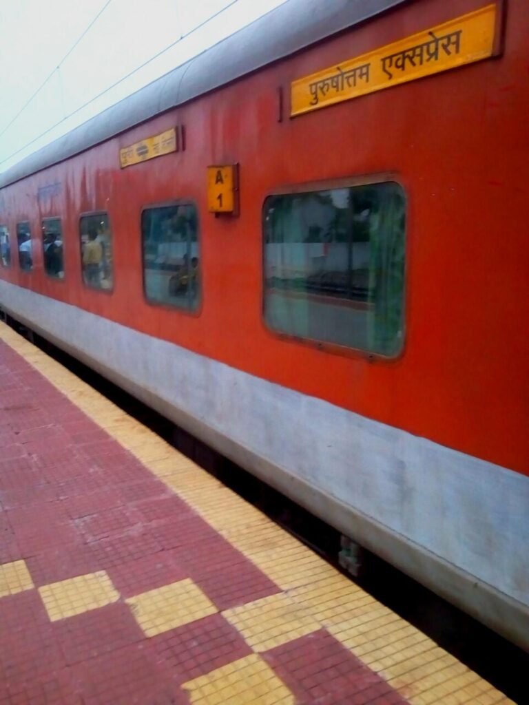 Jamshedpur News : कोहरे के कारण पुरुषोत्तम एक्सप्रेस 2 घंटे लेट से पहुंचेगी टाटानगर