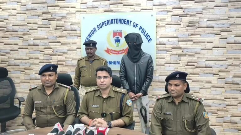 ओलीडीह ओपी पुलिस ने 12 घंटे में पकड़ लिया चोर, 4 लाख के गहने बरामद