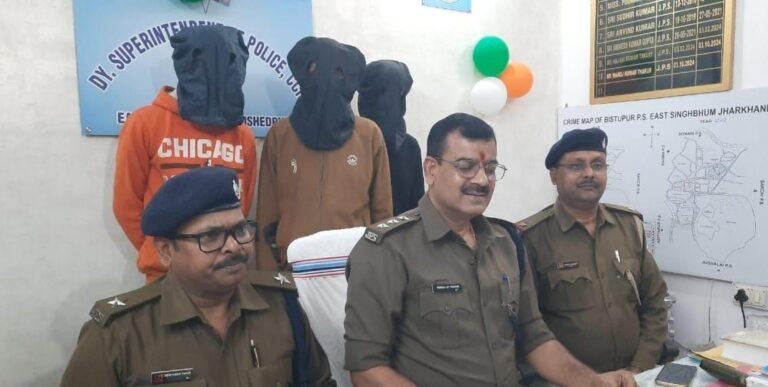 बिष्टुपुर पुलिस ने तीन वाहन चोर को किया गिरफ्तार, चोरी की गई टाटा एस गाड़ी बरामद…