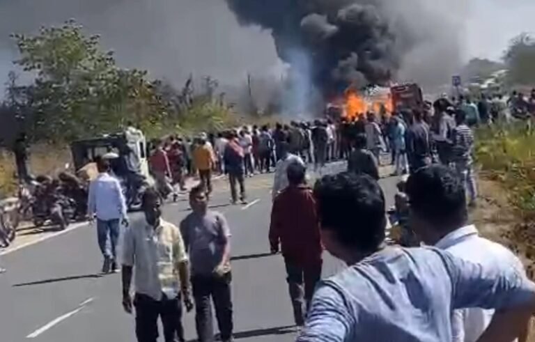 नेशनल हाईवे 33 पर बड़ा हादसा,डीजल टैंकर में आग लगी,यातायात हुआ ठप