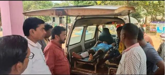 चाकुलिया में पिकअप वैन और बाइक की टक्कर में तीन युवक घायल, जांच में जुटि पुलिस…