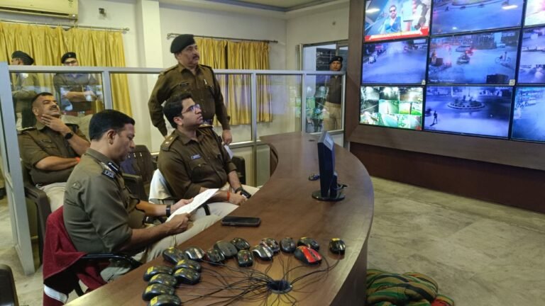 जमशेदपुर में चला एंटी-क्राइम चेकिंग अभियान, देर रात SSP ने सीसीटीवी से रखी शहर पर नजर…