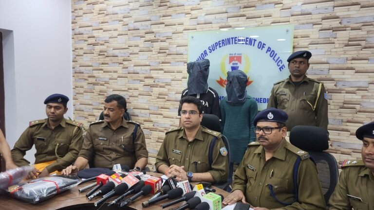 जमशेदपुर में महिला से पर्स छिंतई मामले में जवाहर नगर रोड नम्बर 13 निवासी मो अर्सलान और मो नावेद को बिस्टुपुर थाना ने भेजा जेल…