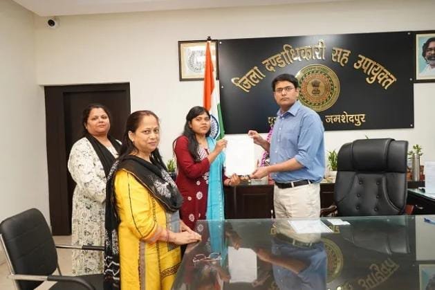 विधवा पुनर्विवाह प्रोत्साहन योजना के तहत पूर्वी सिंहभूम की पहली लाभुक को मिले 2 लाख रुपये की प्रोत्साहन राशि…