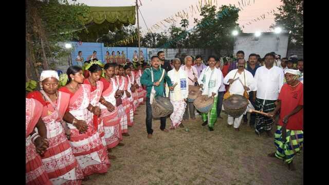 जमशेदपुर के सोनारी में जाहेरथान कमेटी द्वारा धूमधाम से मनाया गया बाहा बोंगा समारोह…