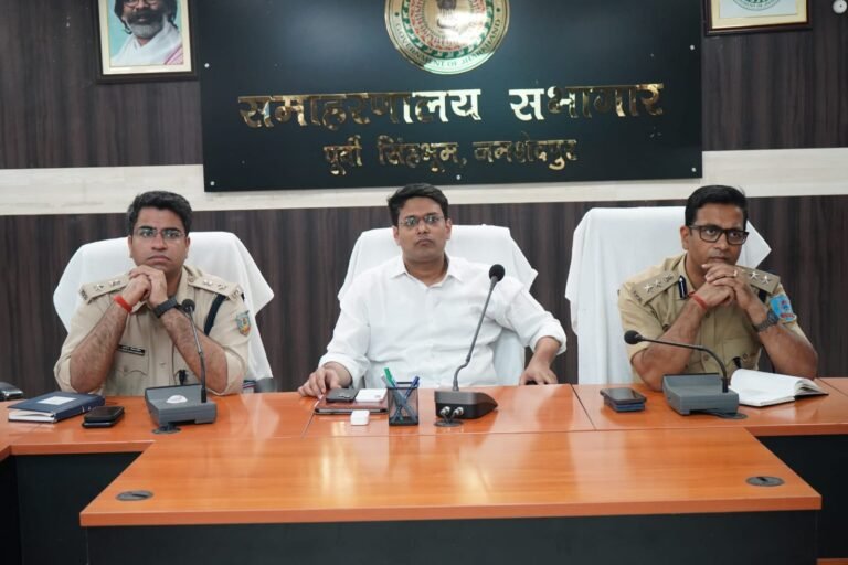 जमशेदपुर के मानगो फ्लाईओवर निर्माण कार्य में तेजी लाने के लिए उपायुक्त की बैठक, होंगे ये बदलाव…