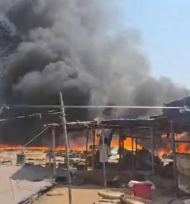 जमशेदपुर के बागबेड़ा में सब्जी बाजार में लगी आग, कई दुकाने जलकर हुई राख…