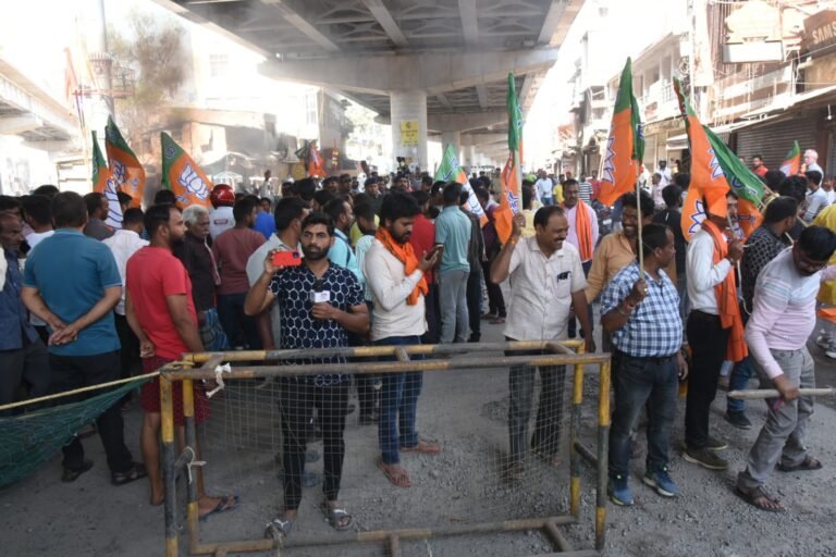 झारखंड में बीजेपी नेता अनिल टाइगर की हत्या के विरोध में चक्का जाम