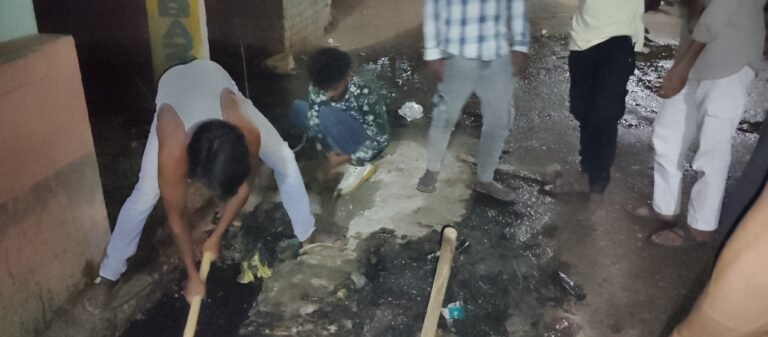 कपाली नगर परिषद की लापरवाही से लोग परेशान, खुद करनी पड़ी सफाई…