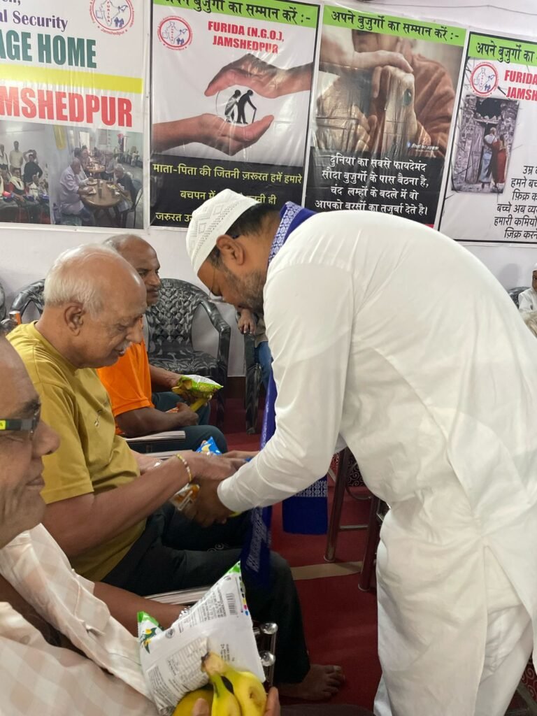 आसपा प्रदेश अध्यक्ष काशिफ रजा ने ओल्ड ऐज होम में बांटी ईद की खुशियां..