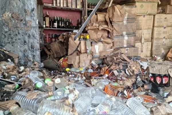 जमशेदपुर के शराब दुकान में लगी आग, लाखों का हुआ नुक्सान…