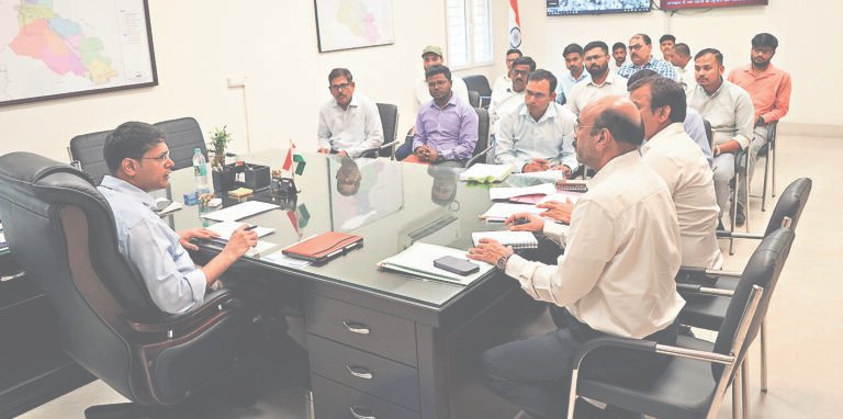 उपायुक्त ने शहरी सुविधाओं को दुरुस्त करने और जल संकट से निपटने के लिए की समीक्षा बैठक…