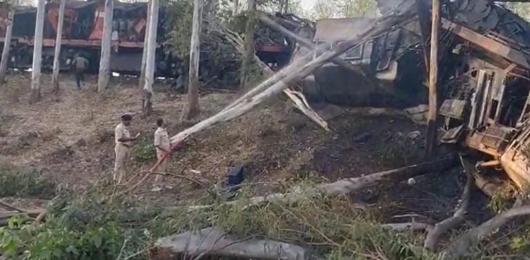 झारखंड के साहिबगंज में दो मालगाड़ियों की भीषण टक्कर, 2 की मौत 4 घायल