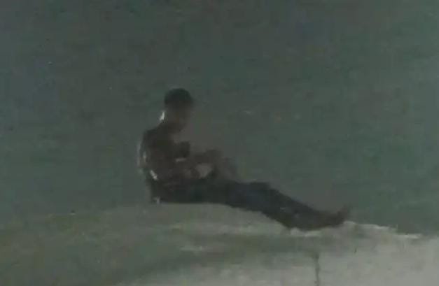 टाटानगर रेलवे स्टेशन में ओवरहेड वायर की चपेट में आकर झुलसा युवक…