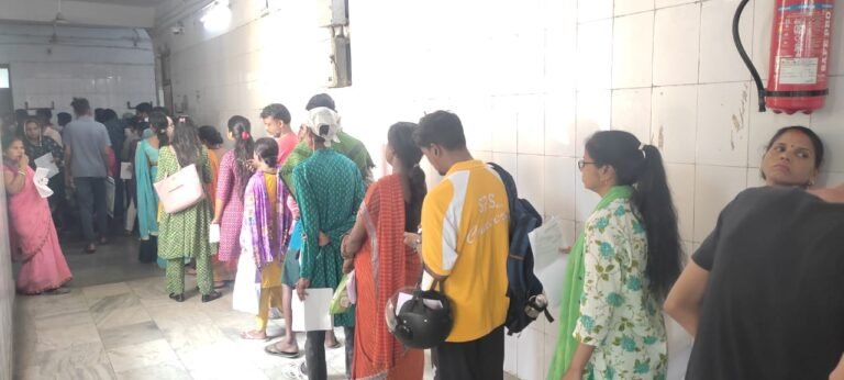 जमशेदपुर में आज MGM में उमड़ी भीड़, मरीजों को बढ़ी परेशानी..