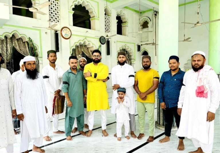 जमशेदपुर में काली पट्टी बांध अदा हुई नमाज, पहलगाम आतंकी हमले के खिलाफ जताया विरोध..