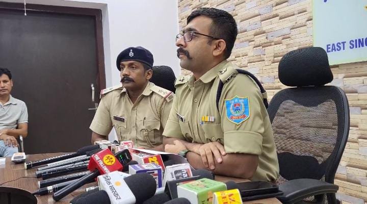 पत्नी की फोन पर बात से नाराज पति ने उतारा मौत के घाट, जमशेदपुर पुलिस ने सुलझाया आयुष्मान आरोग्य मंदिर CHO हत्याकांड