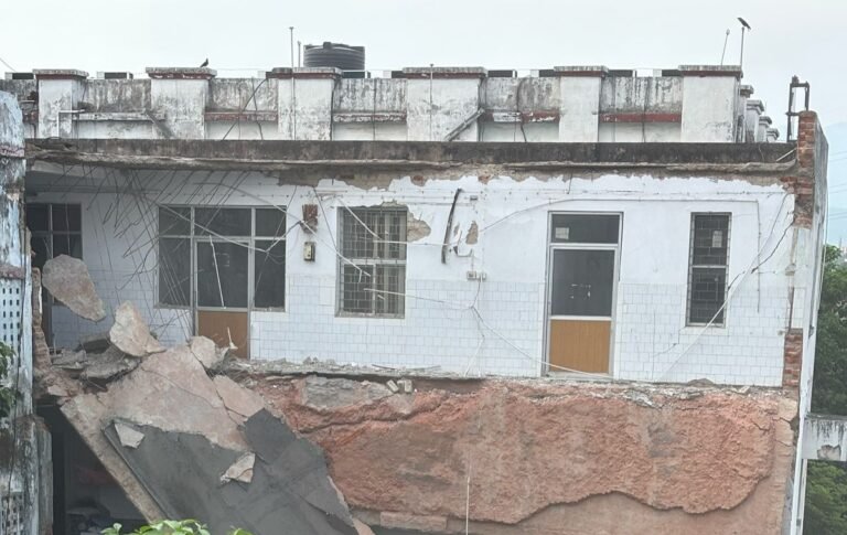 एमजीएम अस्पताल में इस बड़े हादसे का जिम्मेदार कौन, पूर्व मुख्यमंत्री रघुवर दास पूर्व स्वास्थ्य मंत्री बन्ना गुप्ता या वर्तमान मंत्री इरफान अंसारी ?