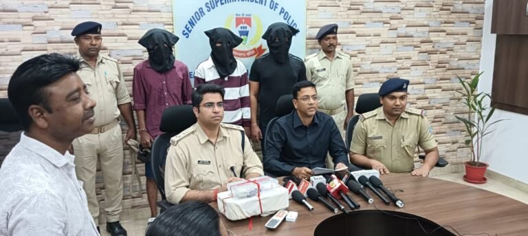 जमशेदपुर में स्क्रैप कारोबारी से रंगदारी और फायरिंग के मामले में तीन शूटर गिरफ्तार…