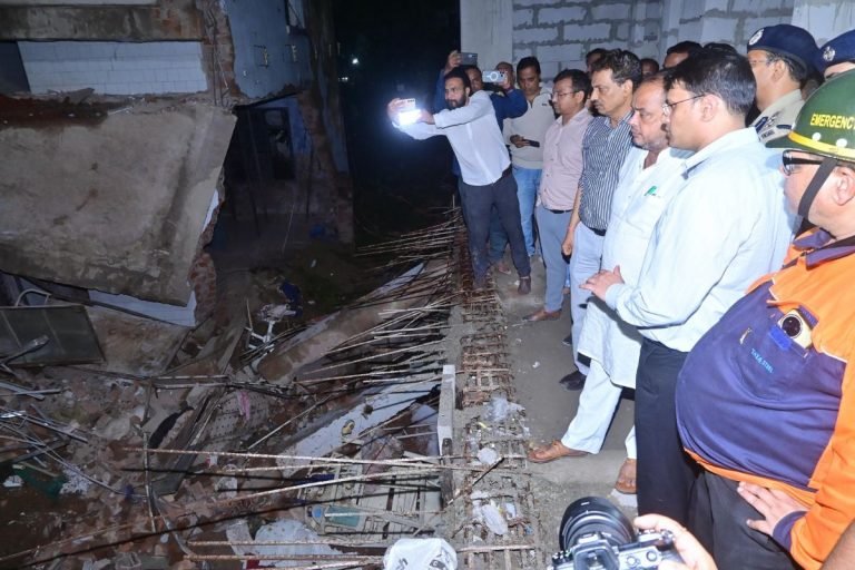 MGM अस्पताल में हुए हादसे के बाद तीन लोगों की मौत, मंत्री ने मुआवजे का किया ऐलान…