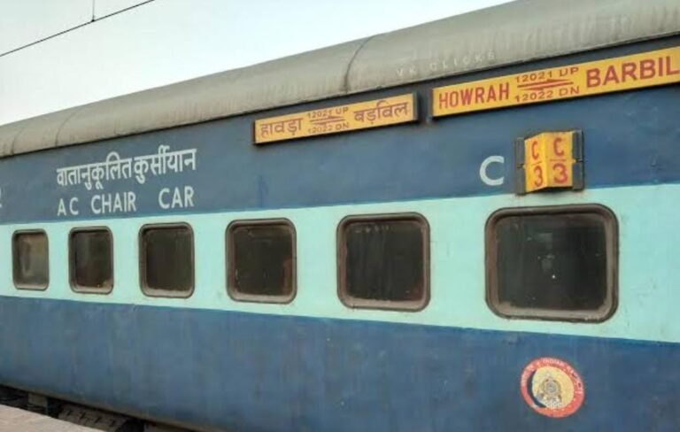 जनशताब्दी एक्सप्रेस पर बड़बिल के पास पथराव, यात्री दहशत में, एक कोच का शीशा टूटा…