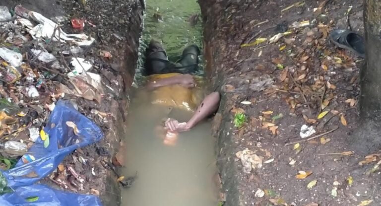 चक्रधरपुर में नाली से युवक का शव बरामद, इलाके में सनसनी…