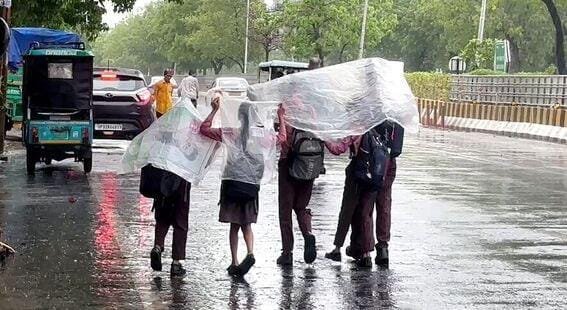 झारखंड में सबसे ज्यादा बारिश जमशेदपुर में, फिर भी स्कूल खुले! रांची-बोकारो में कम बारिश पर भी छुट्टी…