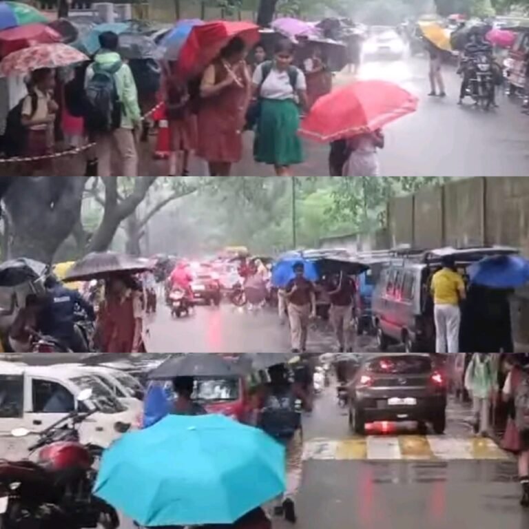 गुरुवार की सुबह भारी बारिश के बीच स्कूल यूनिफॉर्म में भीगते नजर आए जमशेदपुर की सड़कों पर छोटे-छोटे बच्चे,जलजमाव के बीच प्रशासन नहीं ले सका छुट्टी का फैसला??