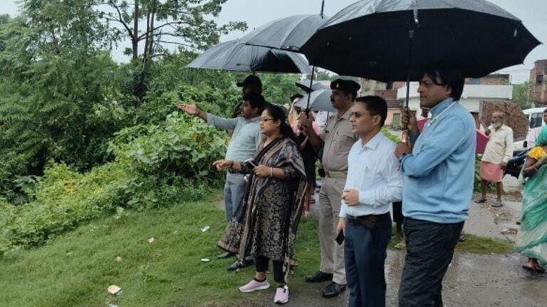 सरायकेला में मूसलाधार बारिश से जनजीवन अस्त-व्यस्त, SDO ने तटीय इलाकों का किया दौरा, सुरक्षित स्थानों पर जाने की अपील…