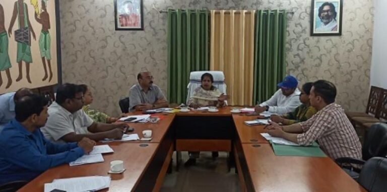 झारखंड राज्य खाद्य आयोग की बैठक जमशेदपुर में आयोजित, आंगनबाड़ी और पोषण केंद्रों का हुआ निरीक्षण…