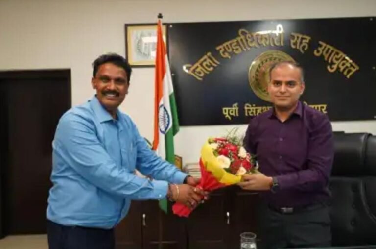 जमशेदपुर के नए उप विकास आयुक्त नागेन्द्र पासवान ने संभाला पदभार, विकास योजनाओं को प्राथमिकता देने की कही बात…