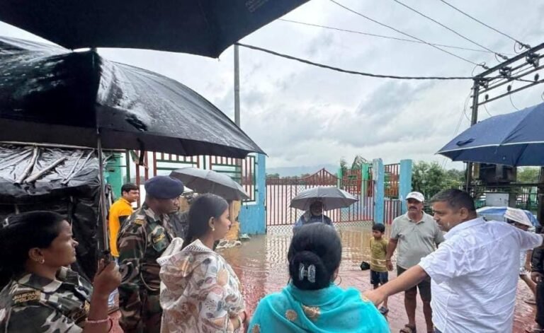 बाढ़ प्रभावित क्षेत्रों में पहुंचीं जमशेदपुर पूर्वी की विधायक पूर्णिमा साहू, राहत कार्यों में तेजी लाने का दिया निर्देश…