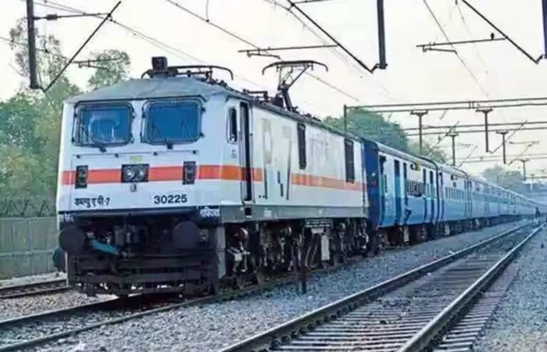 टाटानगर से गुजरने वाली कई ट्रेनों के समय और रूट में बदलाव, यात्रियों के लिए रेलवे ने जारी की नई जानकारी…