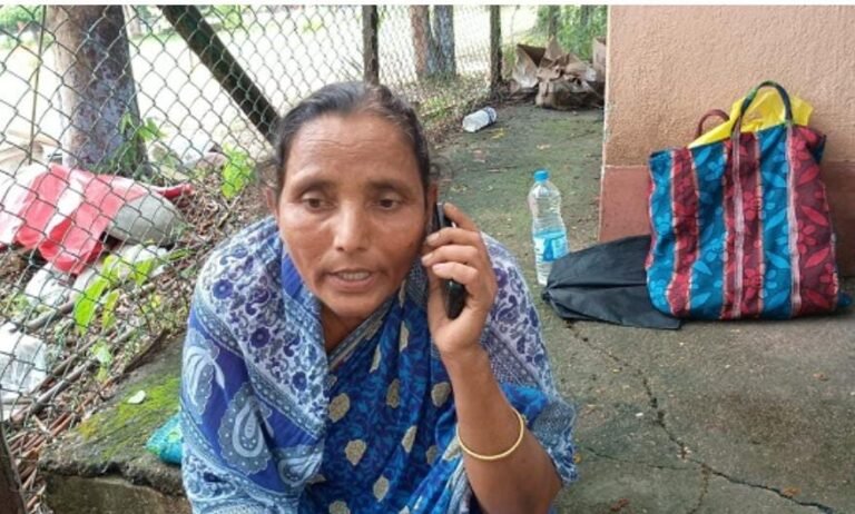 जमशेदपुर के यूसिल में नौकरी की मांग को लेकर महिला विस्थापित ने लगाया ताला, धरने पर बैठी, प्रबंधन पर जबरन हटाने का आरोप…