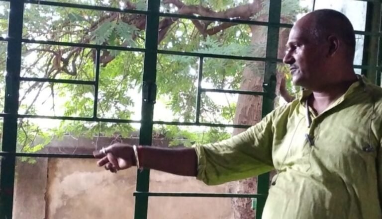 बार-बार लुट रहा स्कूल! जमशेदपुर के मिडिल स्कूल से फिर चोरी, पंखे-बुलब समेत कई सामान गायब…