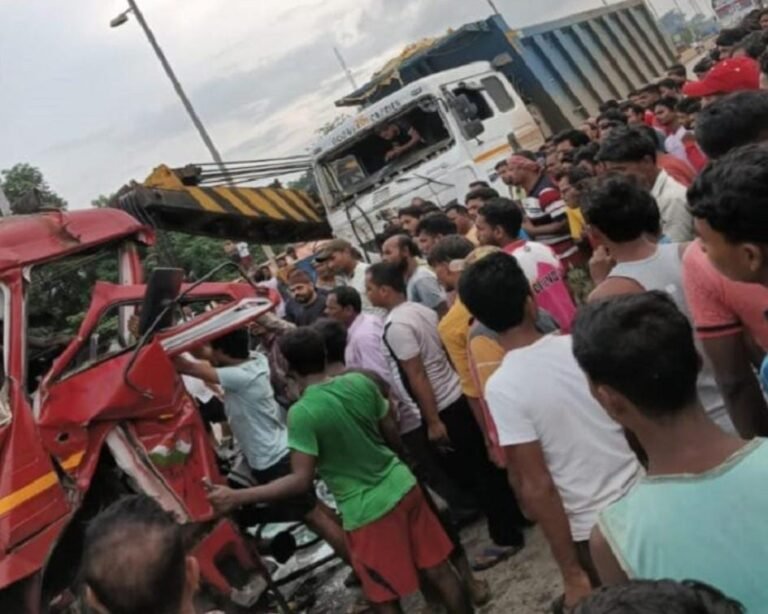 Jamshedpur: बहरागोड़ा में हाइवा और गैस टैंकर की जोरदार टक्कर, चालक गंभीर रूप से घायल…