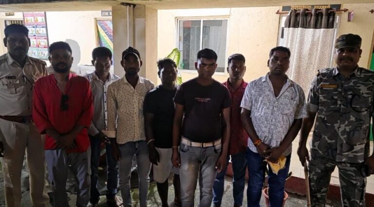 सरायकेला थाना के नए प्रभारी का नशे के खिलाफ बड़ा एक्शन, सात लोग शराब पीते पकड़े गए…