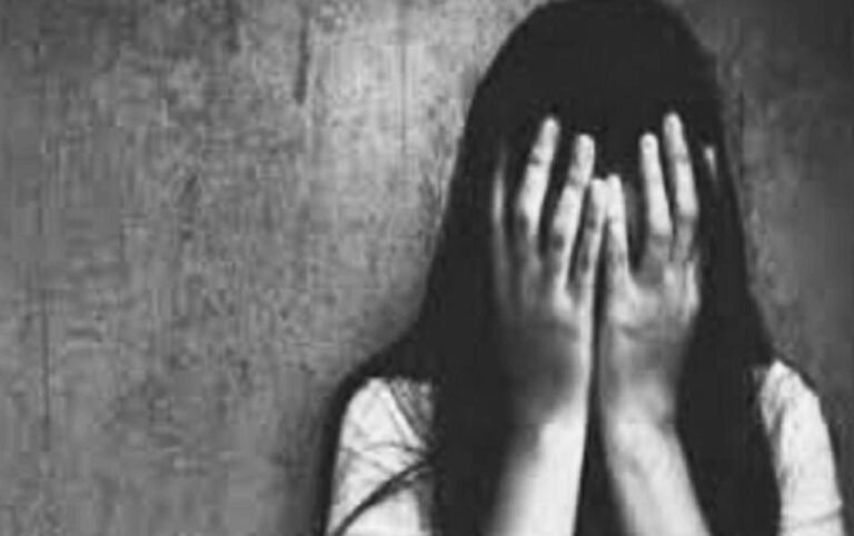 जमशेदपुर के गोलमुरी में नाबालिग लड़की को बनाया बंधक, छुड़ाने गए परिजनों के साथ मारपीट व लूटपाट, दो आरोपी गिरफ्तार…