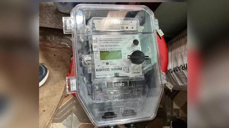 चक्रधरपुर में शुरू हुआ प्रीपेड स्मार्ट मीटर लगाने का काम, रिचार्ज करने पर ही मिलेगी बिजली…