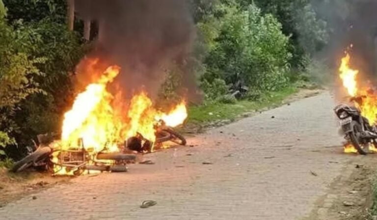 प्रयागराज में चंद्रशेखर को हाउस अरेस्ट करने के बाद बढ़ा बवाल: भीम आर्मी कार्यकर्ताओं का ज़ोरदार हंगामा, वाहनों में लगाई आग, पुलिस पर पथराव…