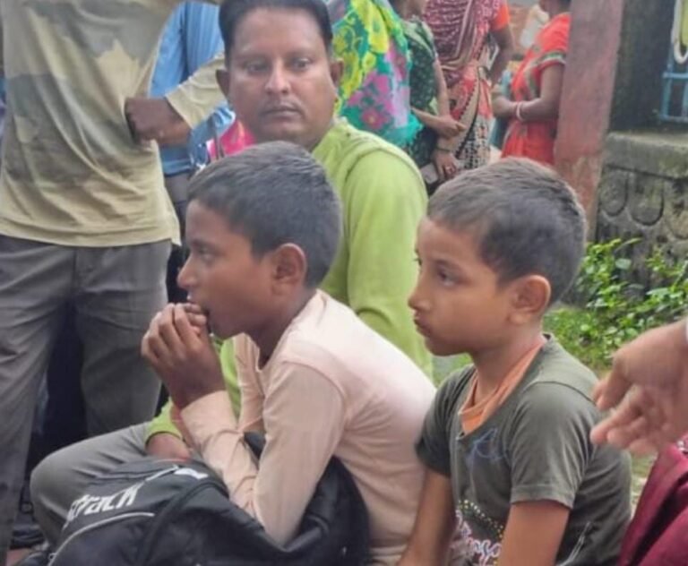 जमशेदपुर ग्रामीण क्षेत्र! चाकुलिया के छात्रावास से भागे दो सगे भाई, स्टेशन पर मिले, शिक्षकों पर प्रताड़ना का लगाया आरोप…