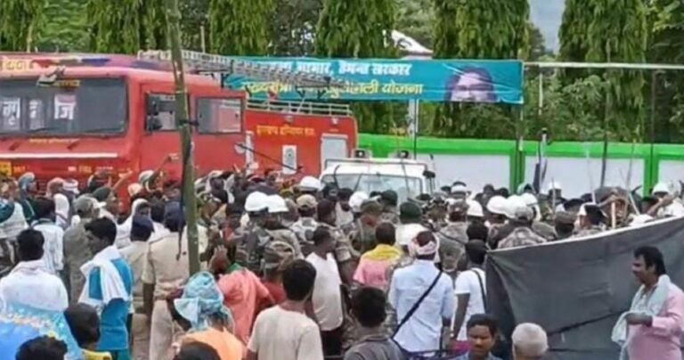 Jharkhand: हूल दिवस पर भोगनाडीह में बवाल: पुलिस और आदिवासियों के बीच झड़प, लाठीचार्ज और आंसू गैस, कई घायल…