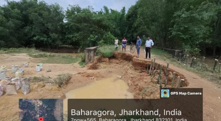 जमशेदपुर के DC ने बारिश से क्षतिग्रस्त संपर्क पथ और पुल-पुलियों के सर्वेक्षण के दिए निर्देश, 1 जुलाई तक मांगी गई डीपीआर…