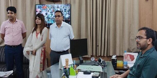 आदित्यपुर नगर निगम के निरीक्षण के लिए आये DC, खामियों को दूर करने का दिया निर्देश…