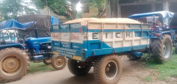 चक्रधरपुर में अवैध बालू परिवहन पर बड़ी कार्रवाई, 8 ट्रैक्टर जब्त